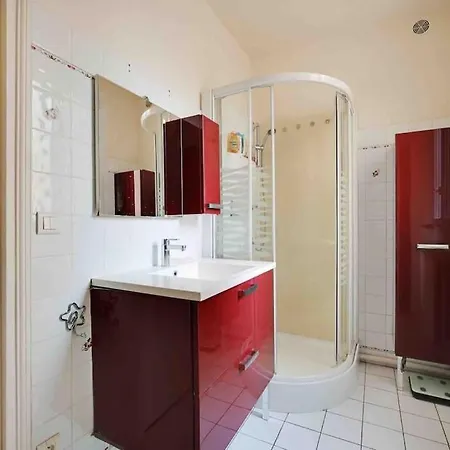 Luxurious And Charming París